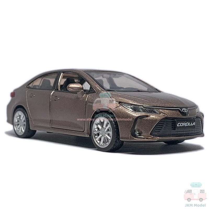 1:33 Toyota Corolla Hybrid Model Car Diecast Toy Vehicle Collection Gift Gold