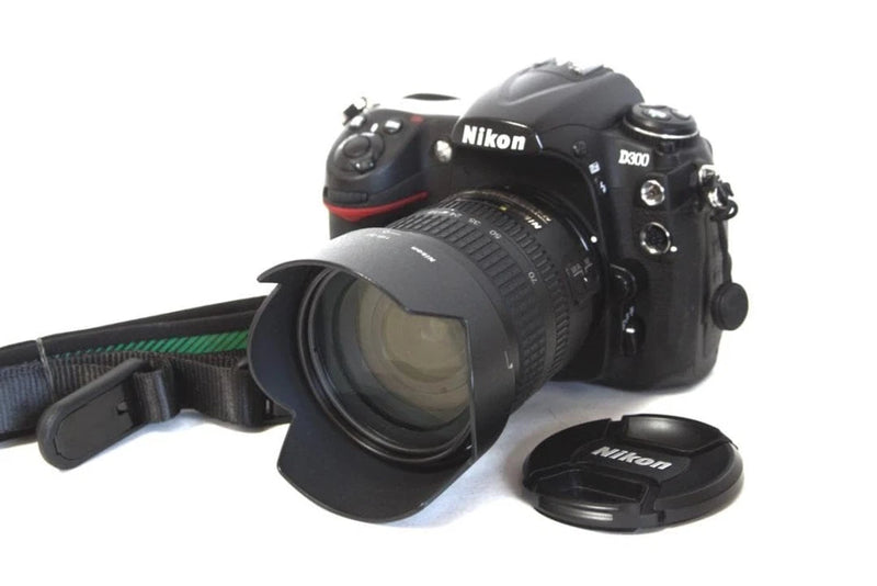 Nikon D300 AF-S DX Nikkor 18-70mm Digital SLR Camera Very Good JP