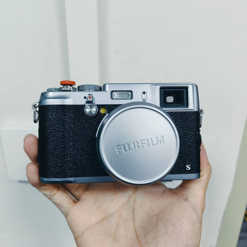 FUJIFILM Fuji X100S Silver 16.3MP Compact Digital Camera W/ Charger - Silver