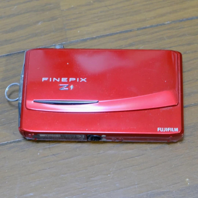 FUJIFILM FinePix Z950EXR 16MP Compact Camera with Charger and Battery