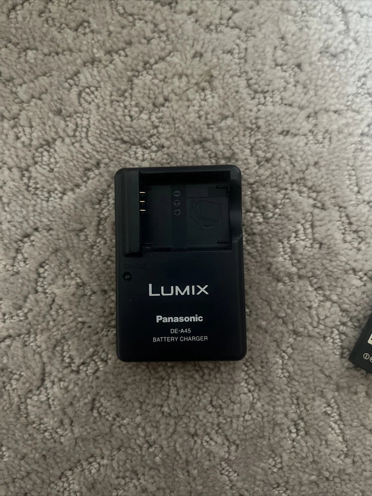 LUMIX Panasonic DE-A45 Battery Charger