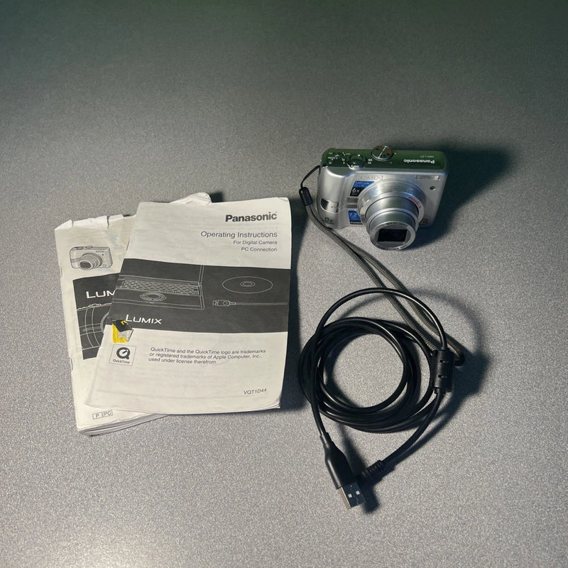 Panasonic Lumix DMC-LZ7 Silver 7.2MP Camera / Working with Manual Cords
