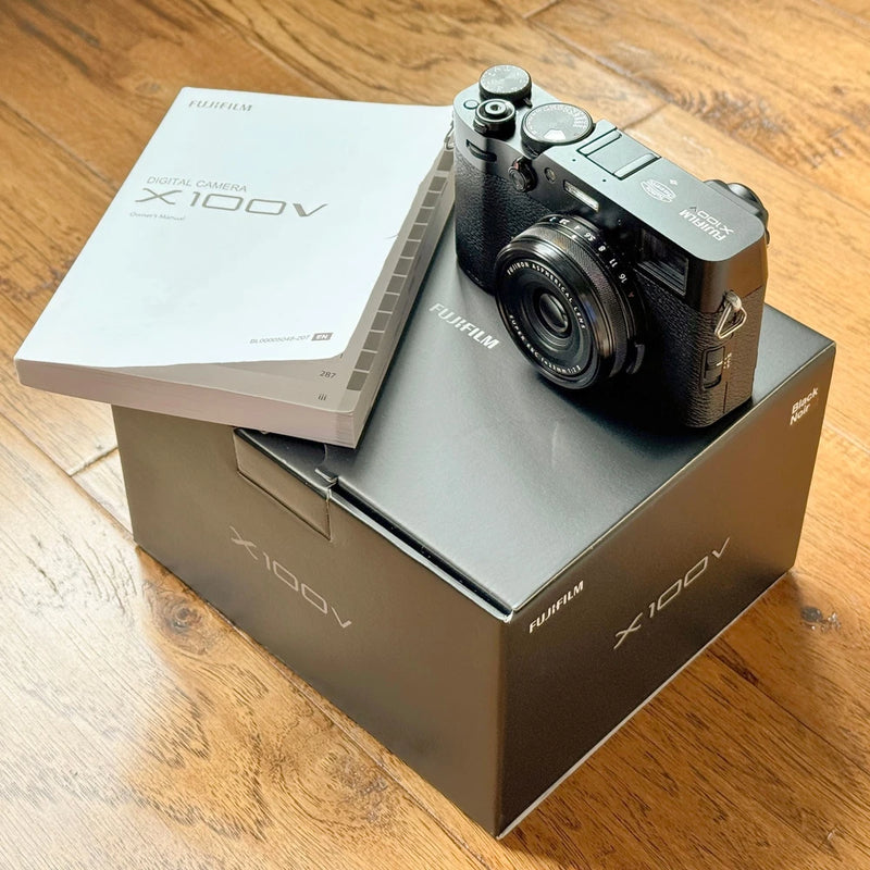 Fujifilm X100V Compact Camera - Black - 1085 shutter count - mint condition.