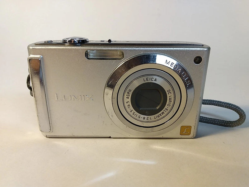 Panasonic Lumix DMC-FS3 digital camera, powers on, bad backlight, parts/repair