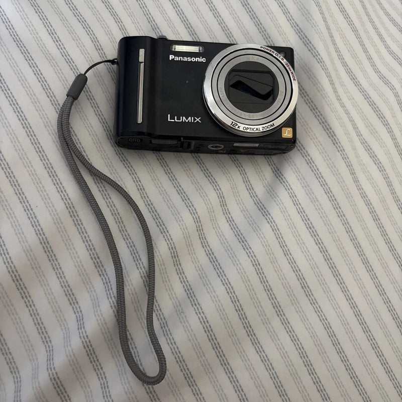 Panasonic Lumix DMC-ZS6 12.1MP Digital Camera No charger don't know if works