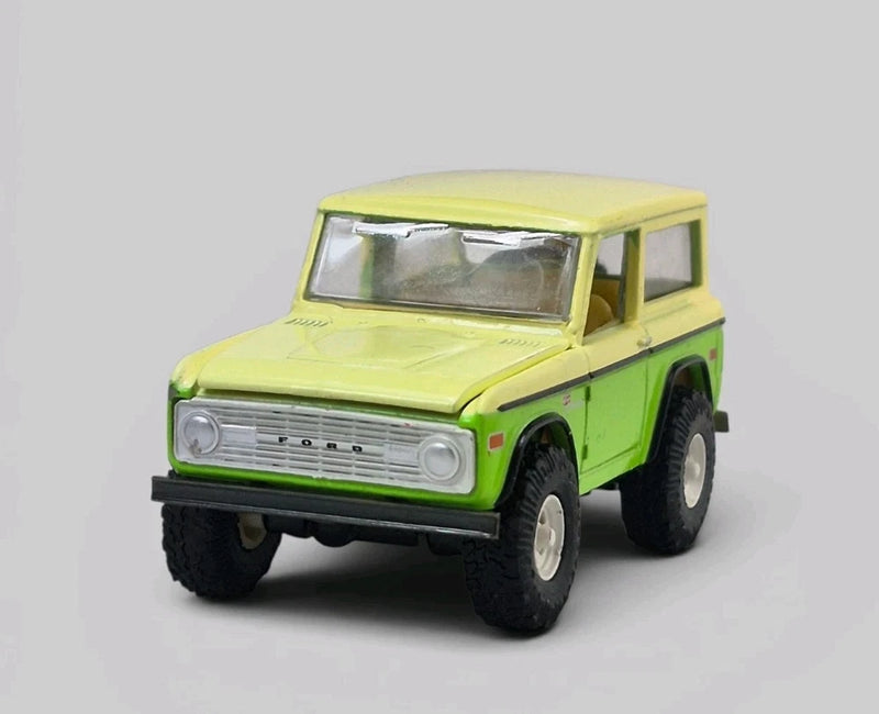 1976 FORD BRONCO 4X4 Diorama Collectible DieCast Model Truck 1:64 Green LOOSE