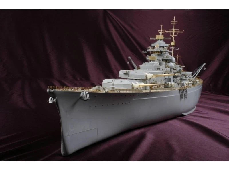 Gray 1/200 scale model battleship with detailed superstructure and turrets