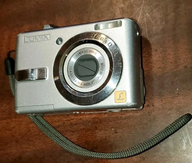 Panasonic LUMIX DMC-LS75 7.2MP Digital Camera - Silver Tested Works