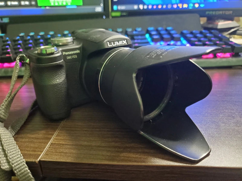Panasonic LUMIX FZ8 7.2MP CCD Digicam - Black. 7.2 MEGAPIXELS