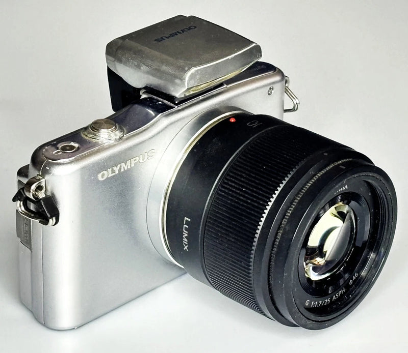 Olympus Pen Mini E-PM1 12.3MP Digital Camera +Panasonic LUMIX 25mm 1:1.7/25 ASPH