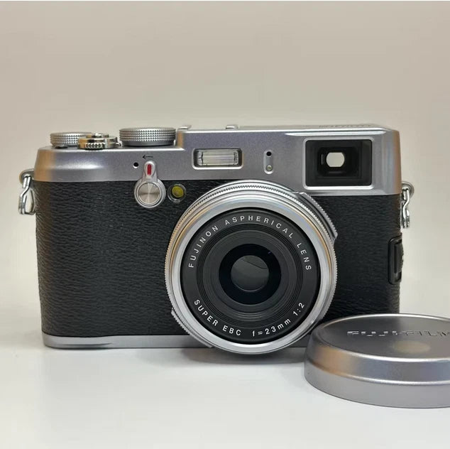 Fujifilm X100 12MP APS C 23mm F2 hybrid viewfinder retro compact camera
