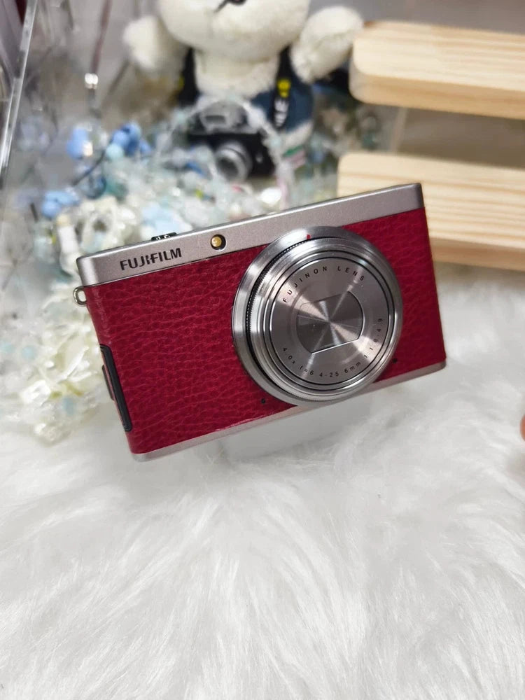 Fujifilm XF1 Compact Digital Camera with 12.0MP 4x Optical Zoom f/1.8 3" LCD Red