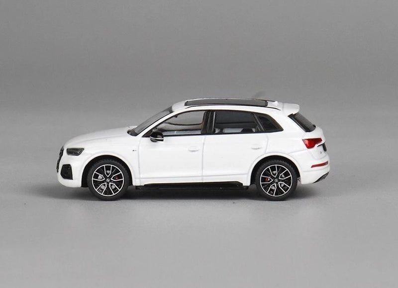 CZ JKM 1:64 White Q5L City SUV Sports Model Diecast Display Car