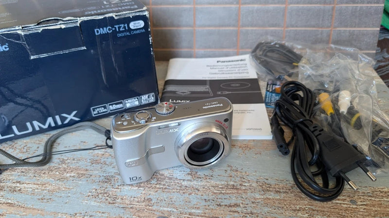 Panasonic Lumix DMC-TZ1 ¨C World¡¯s Smallest 10x Optical Zoom 2006 (Boxed)