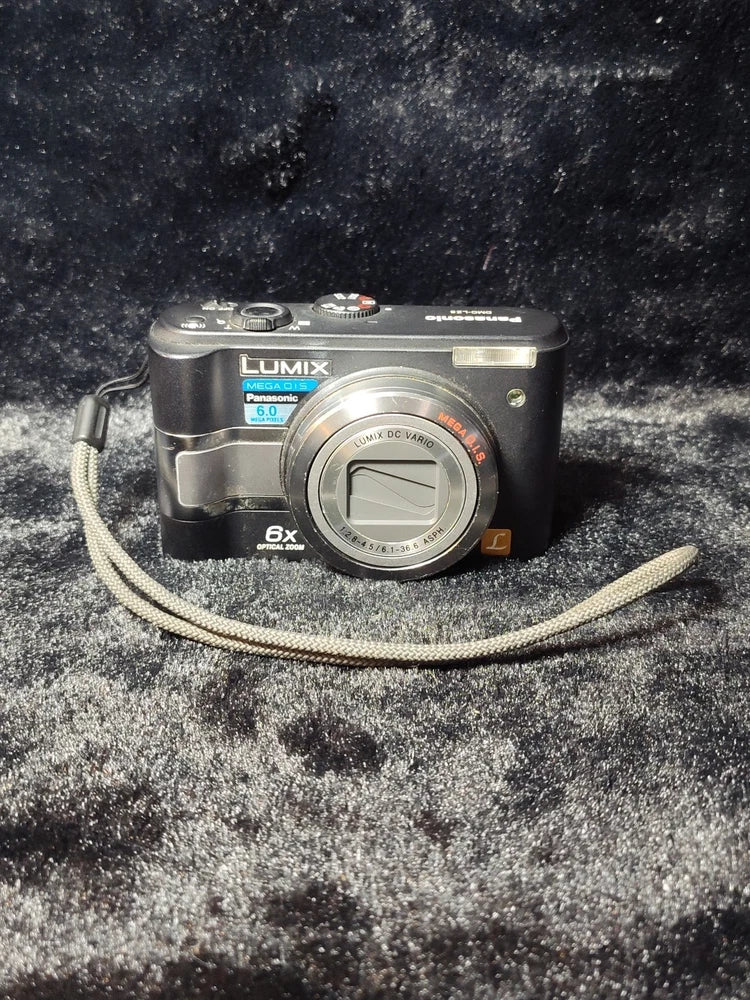 Panasonic LUMIX DMC-LZ5 6 MP Digital Camera Working Takes 2(AA Batteries)