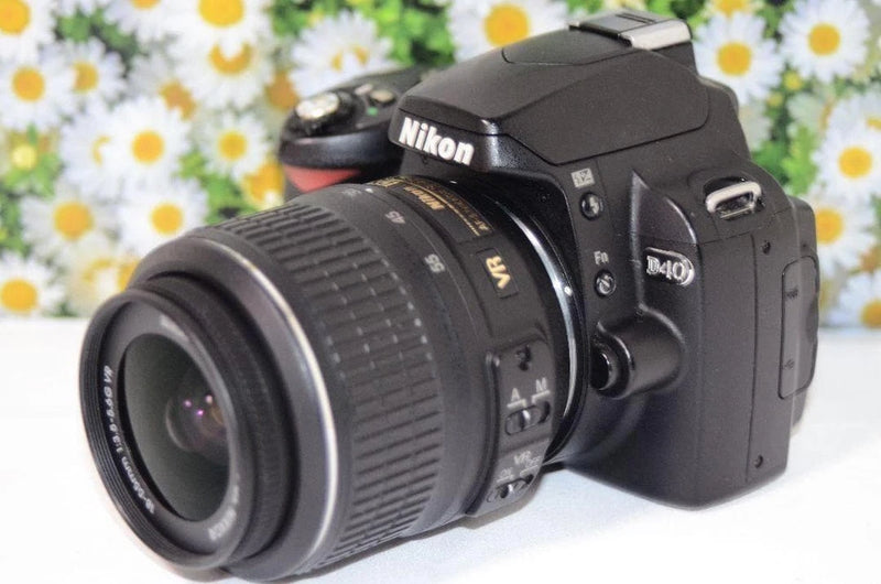 Nikon D40 Digital SLR Camera with 18-55mm Lens and Smartphone Transfer Gift