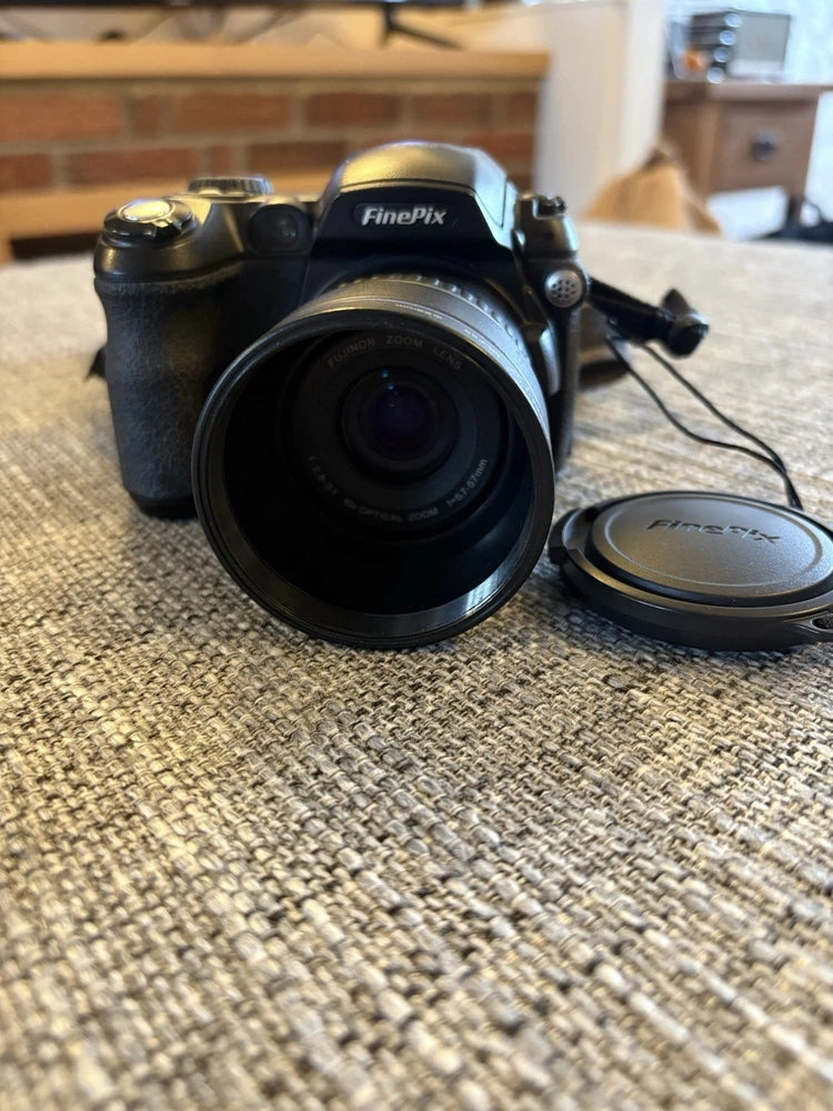 Fujifilm Finepix S5000 Digital Camera Black With Lead And Lowepro Bag Tested