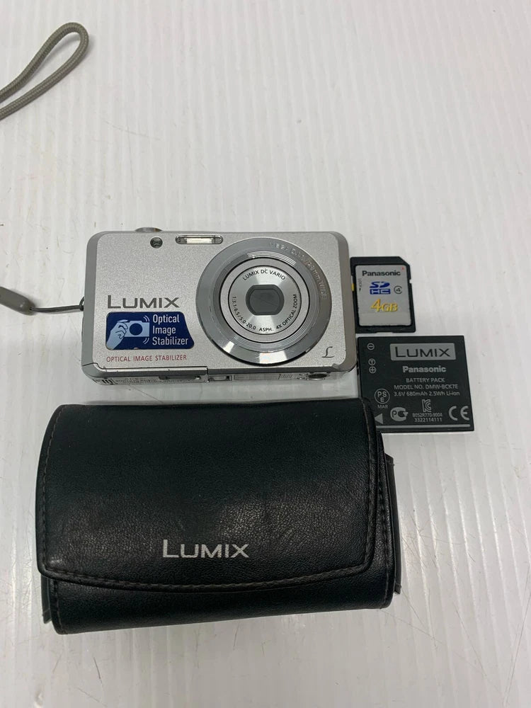 Lumix Panasonic DMC-FH4 Digital Camera/SD 4GB/Battery/Case FREE SHIPPING