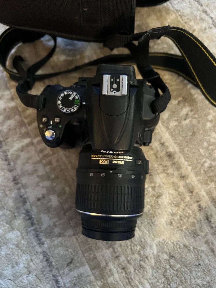 Nikon DX 5000 camera 18-55mm lense, tote, spare battery