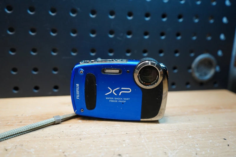 (O) Fujifilm FinePix XP50 14MP Waterproof Digital Camera Blue Tested No Charger