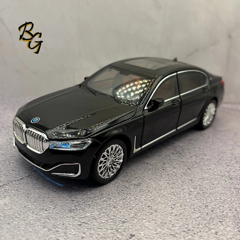 2015/2022 BMW 7 Series 760Li 1:24 Scale Diecast Model - Black - W/Box