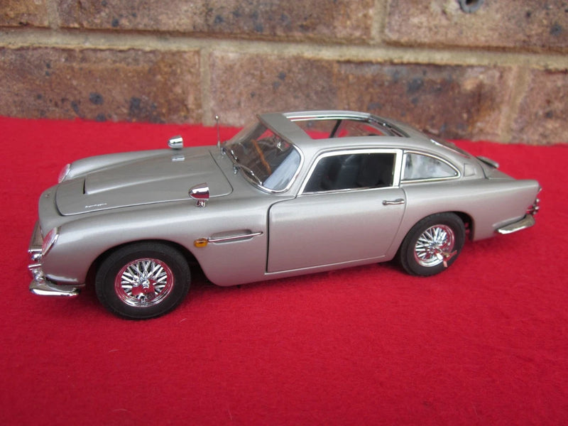 DANBURY MINT JAMES BOND 007 ASTON MARTIN DB5 1/24 DIECAST SCALE CAR RARE!!