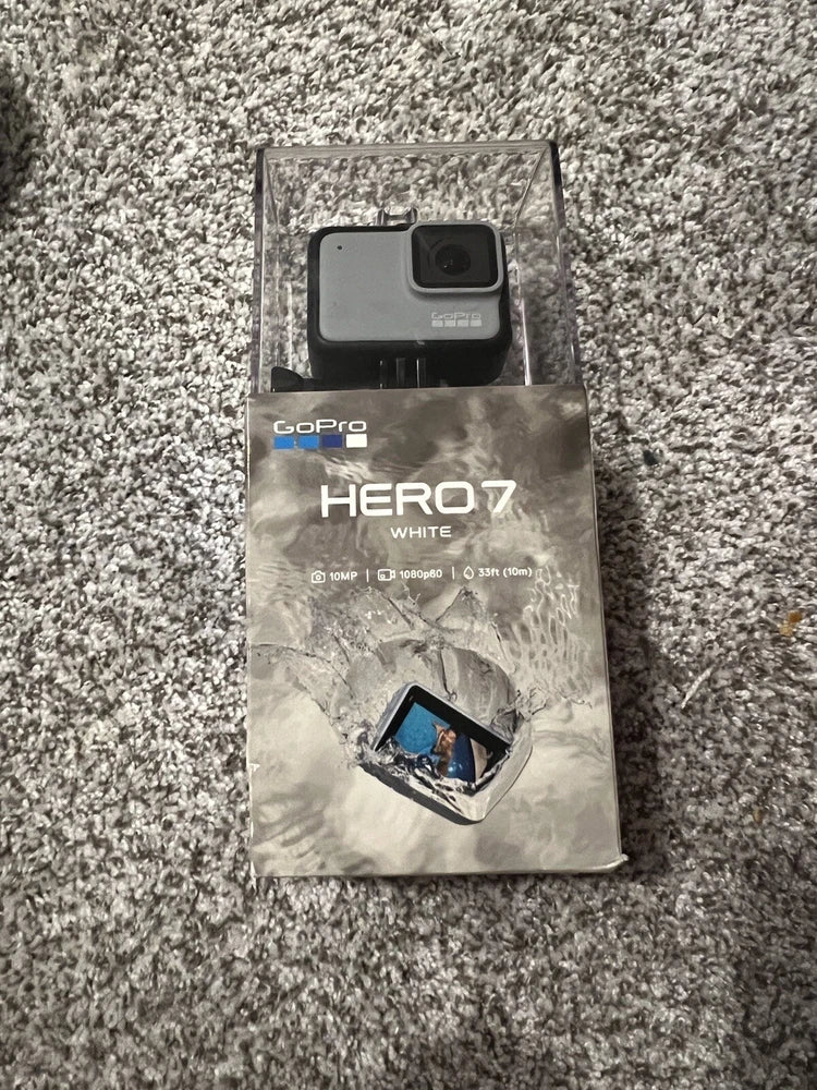 GoPro HERO7 White waterproof action camera box with camera front and display