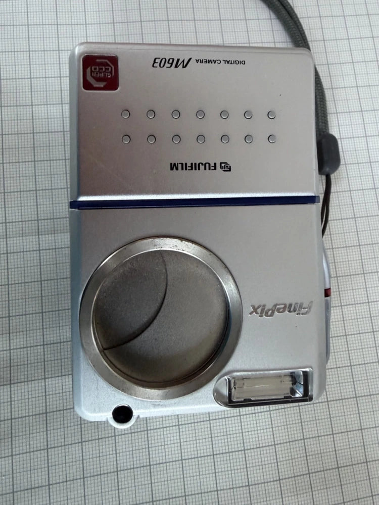 RARE Fujifilm FinePix M603 3.3MP Digital Camera - FAULTY Sensor / screen?