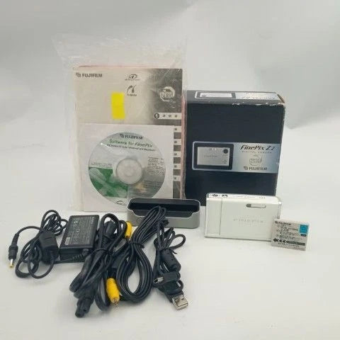 FUJIFILM FinePix Z2 White Compact Digital Camera Excellent Condition