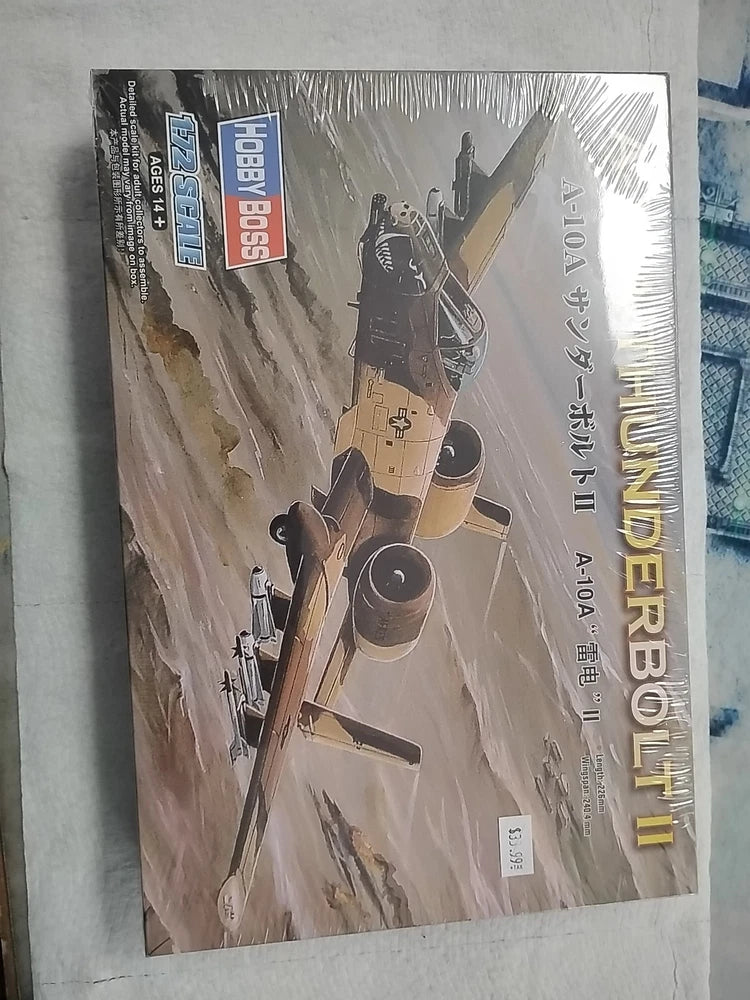 HobbyBoss A-10A Thunderbolt II 1/72 plastic model airplane kit box