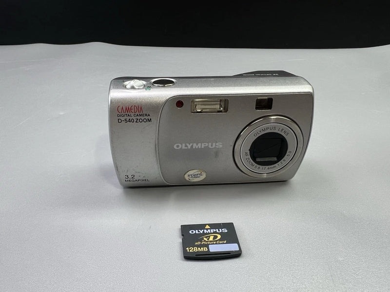 OLYMPUS Digital Camera Camedia D-540 Zoom 3.2MP + 128MB Fujifilm Card - Works