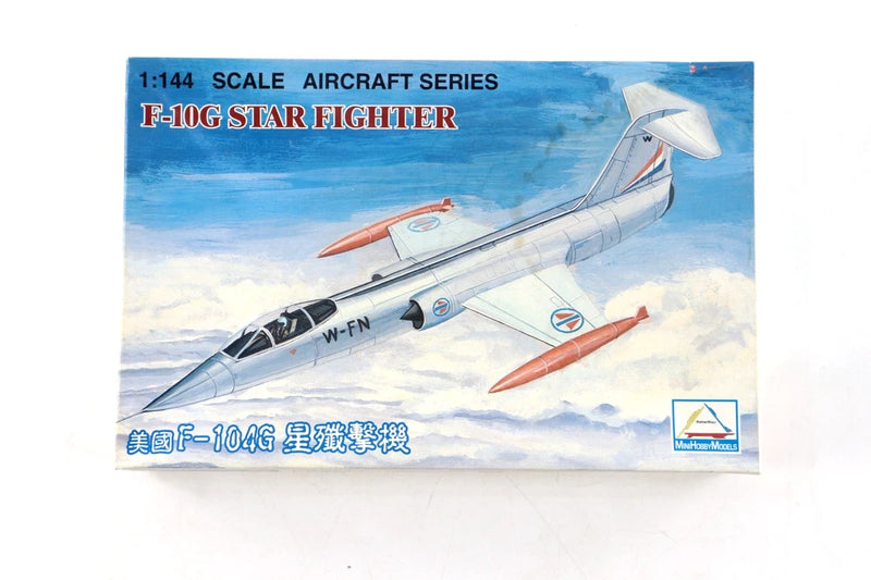 1/144 F-10G Star Fighter aircraft model kit box with jet illustration