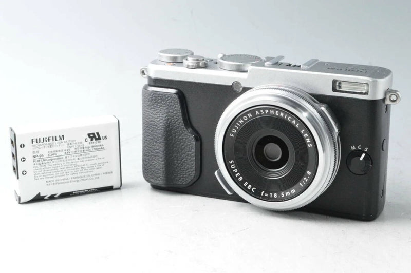 Fujifilm Fuji X70 16.3MP Compact Digital Camera Silver From JAPAN