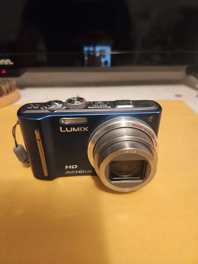 Panasonic Lumix DMC-ZS7 Digital Camera w/ Box, Battery, Charger, Cords