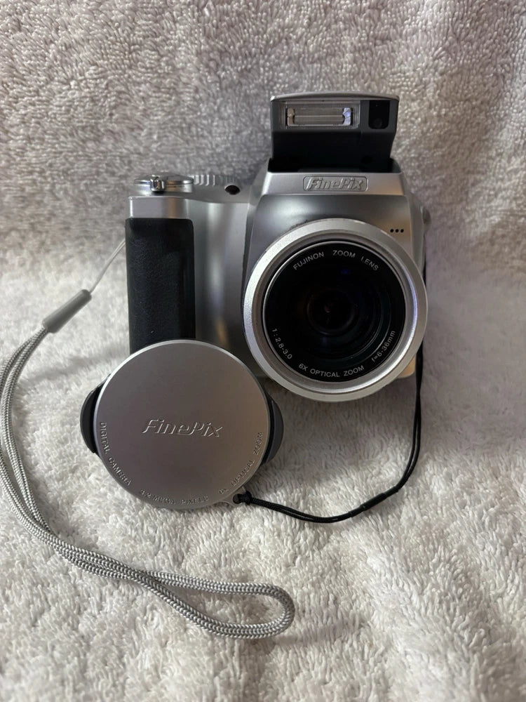 Fujifilm FinePix3800 Digital Camera with Lens Cap-No Sim Card-Powers On-Untested