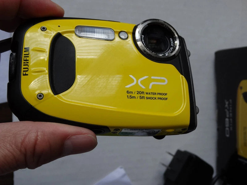 Digicam P&S Waterproof(20ft) - FUJIFILM FinePix XP60 - 16MP - Original Box, etc