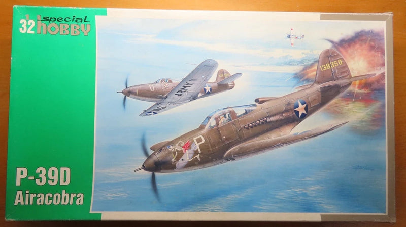 P-39D Airacobra 1/32 model kit box with artwork of two fighter aircraft