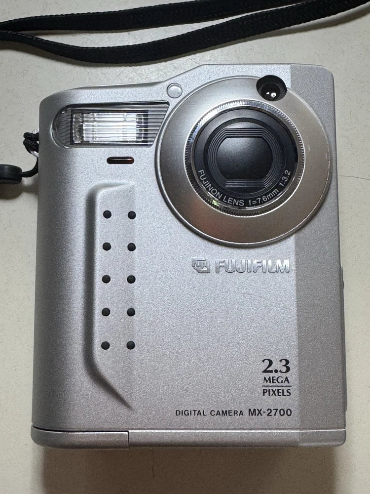 FUJIFILM MX-2700 2.3 Mega Pixels Digital Camera