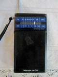 Realistic AM/FM Battery Portable Radio Model 12-636 Vintage Radio Shack TESTED Battery