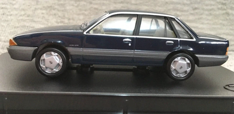 TRAX TR16G 1/43 scale diecast model Holden VL Commodore Belina Sedan