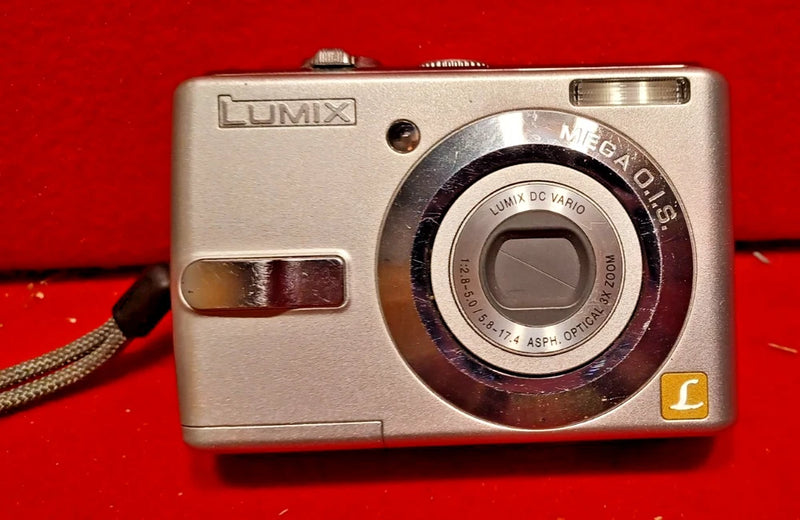 Panasonic LUMIX DMC-LS75  Digital Camera Silver   untested Parts or Repair Only