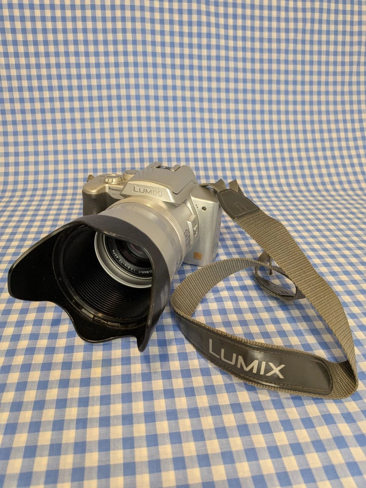 VTG Panasonic Lumix DMC-FZ20 Digital Camera Silver w Memory, Charger, Battery