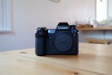 Panasonic Lumix S1 w/ 4 batteries, cage [Near Mint, 900 Shutter]