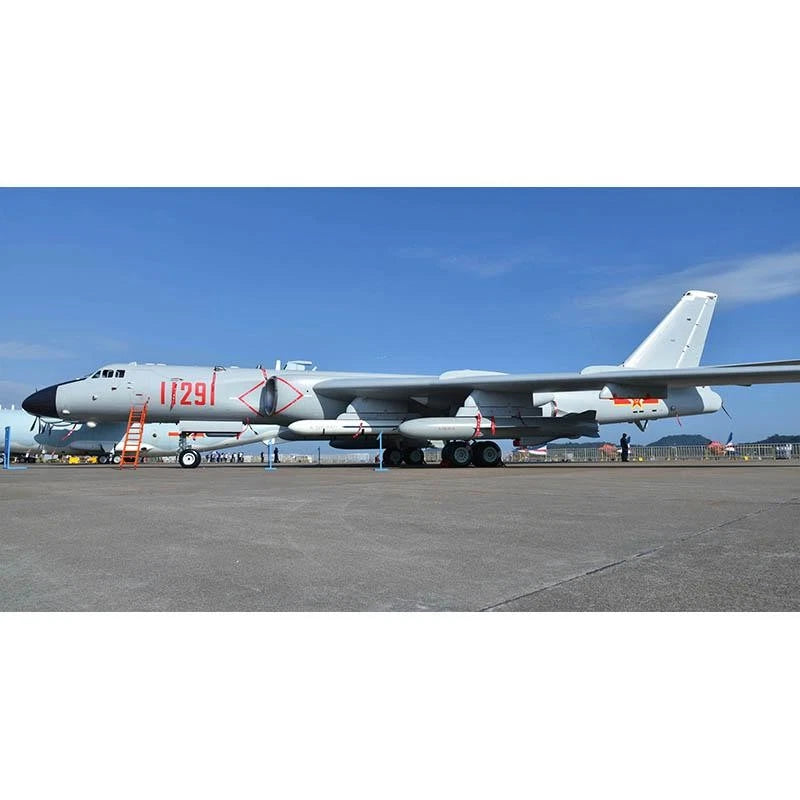 1/144 Trumpeter 03930 KIT Xian H-6K Stratedgic Bomber Aircraft Airplane Model