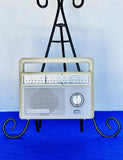 General Electric Powered AC/Battery AM/FM Radio Model No 7-2825J Vintage, Works Battery