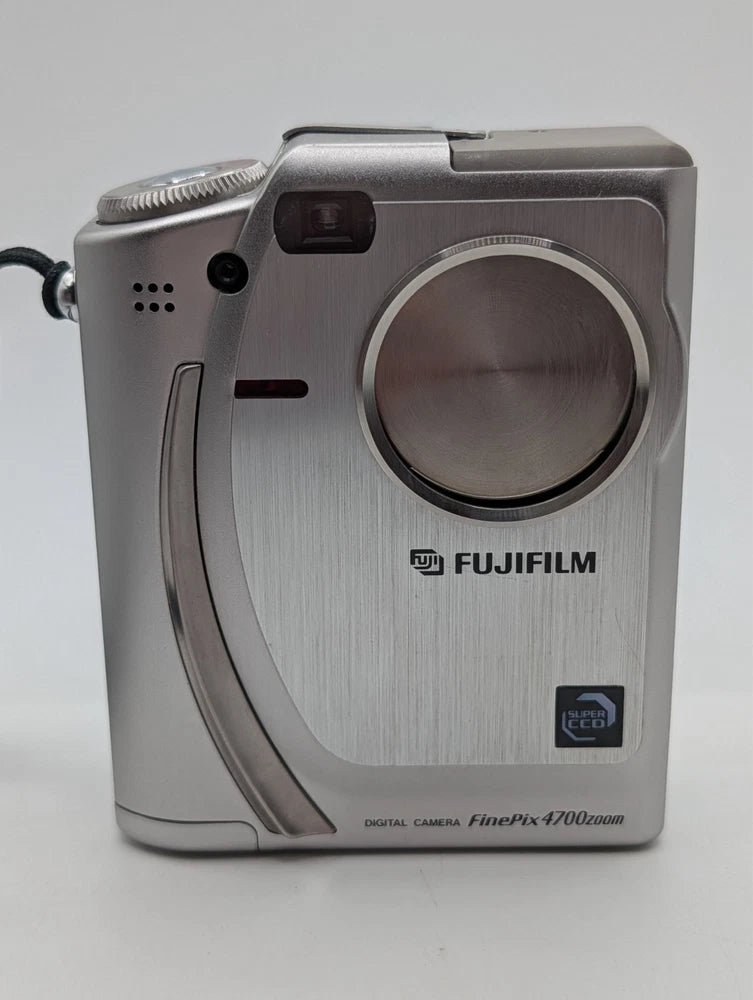 Fujifilm FinePix 4700 Zoom Digital Camera Tested Working w/ Cable Manual Strap