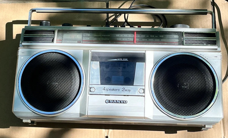 vintage sanyo model M9706 boom box works on power cord  battery untested read ad Battery