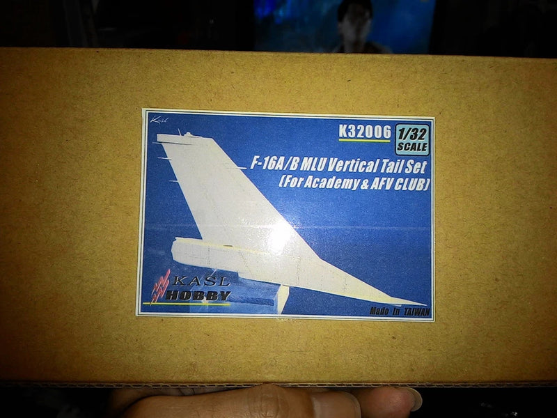 1/32 scale F-16A/B MLU vertical tail conversion set box