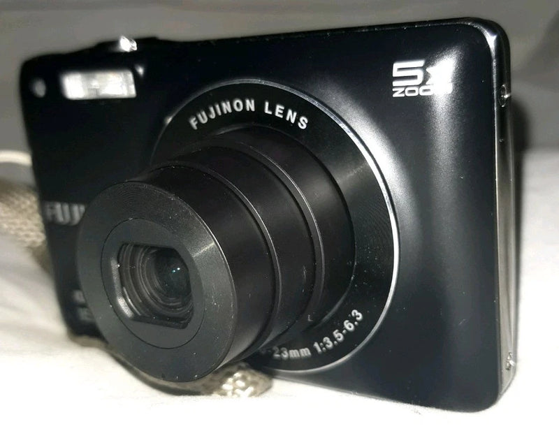 fujifilm jx660 16.0MP Digital Camera,  battery, charger,4 GB  SD card