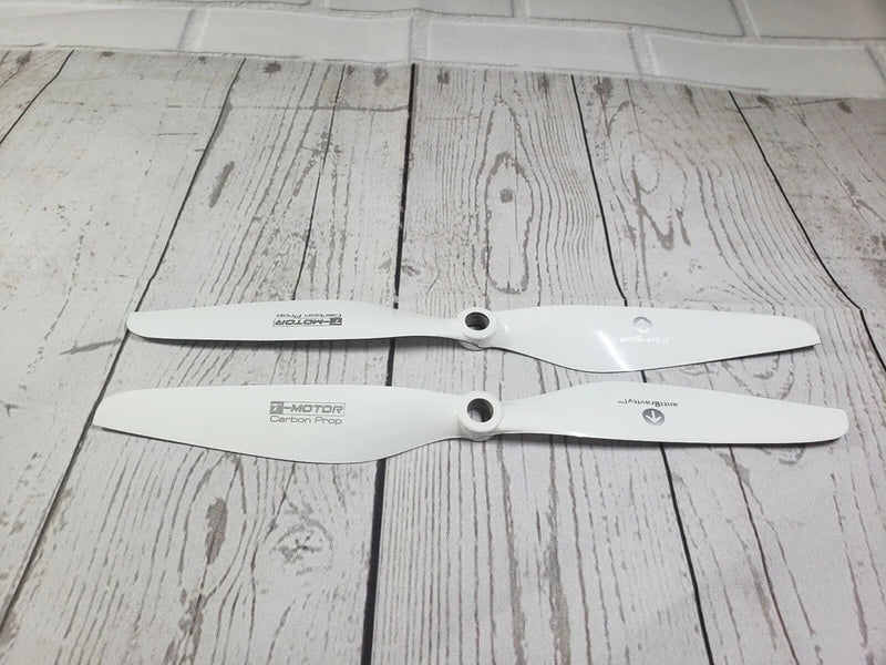 Carbon drone propellers, white, two blades with center holes